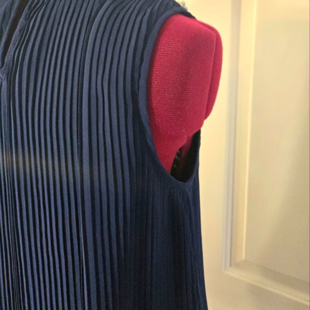 Lauren Conrad Small Navy Blue Pleated Blouse w/ Crochet Peter Pan Collar - Picture 5 of 9